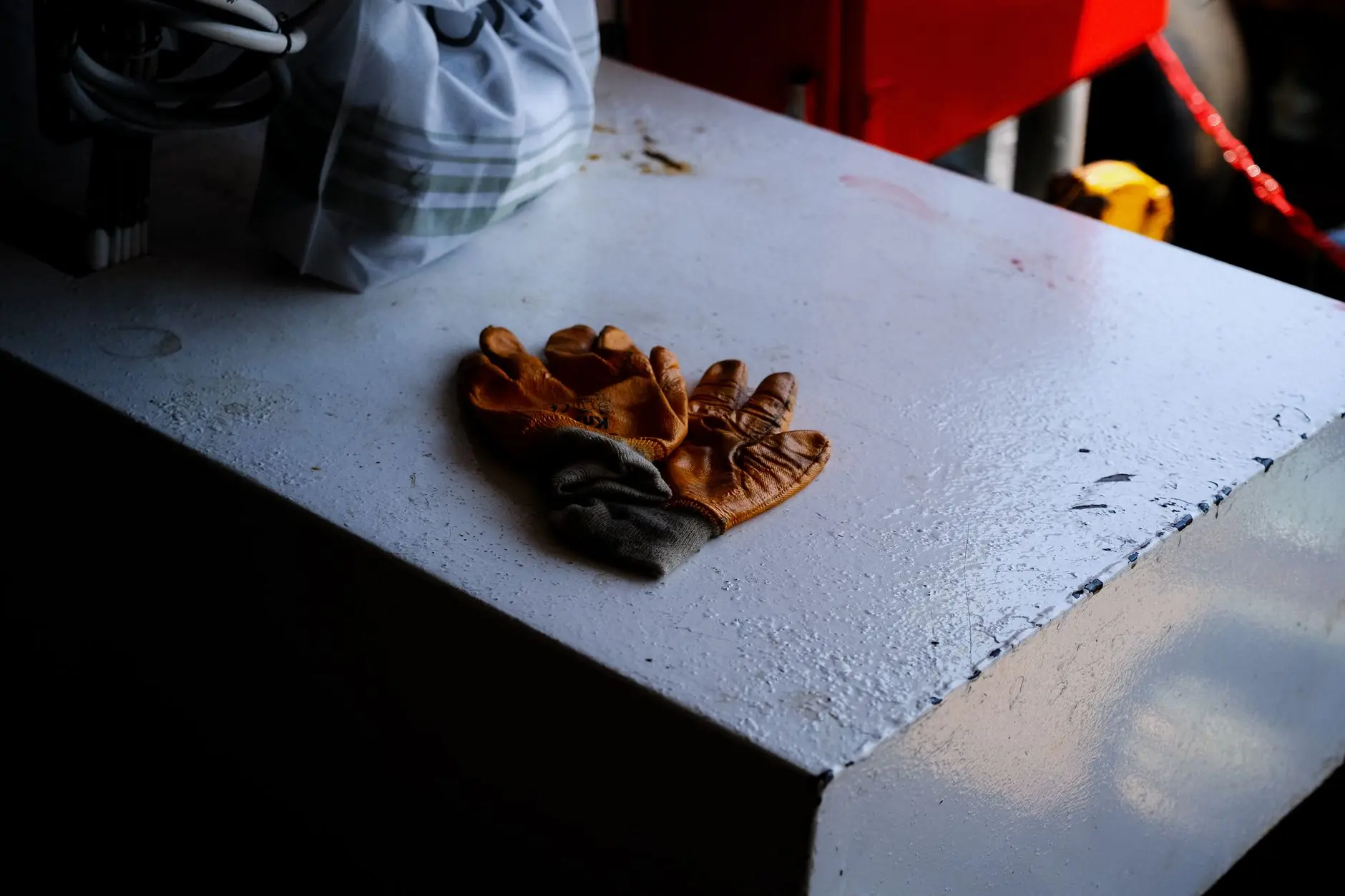 工业电机启动冲击电流过大？软启动器与变频器选型要点解析