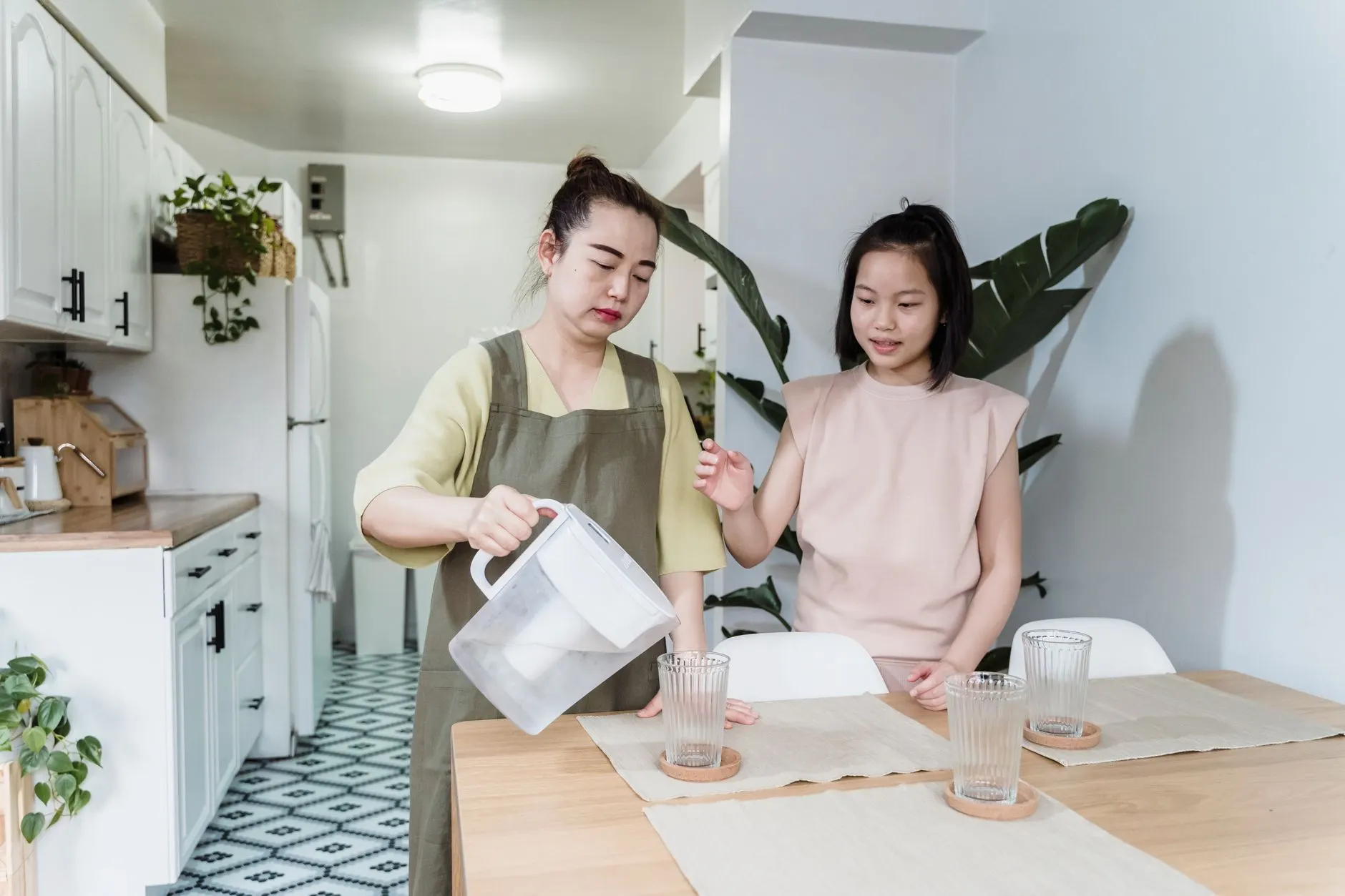 软启动器与变频器在电机控制中的选型差异及适用场景分析