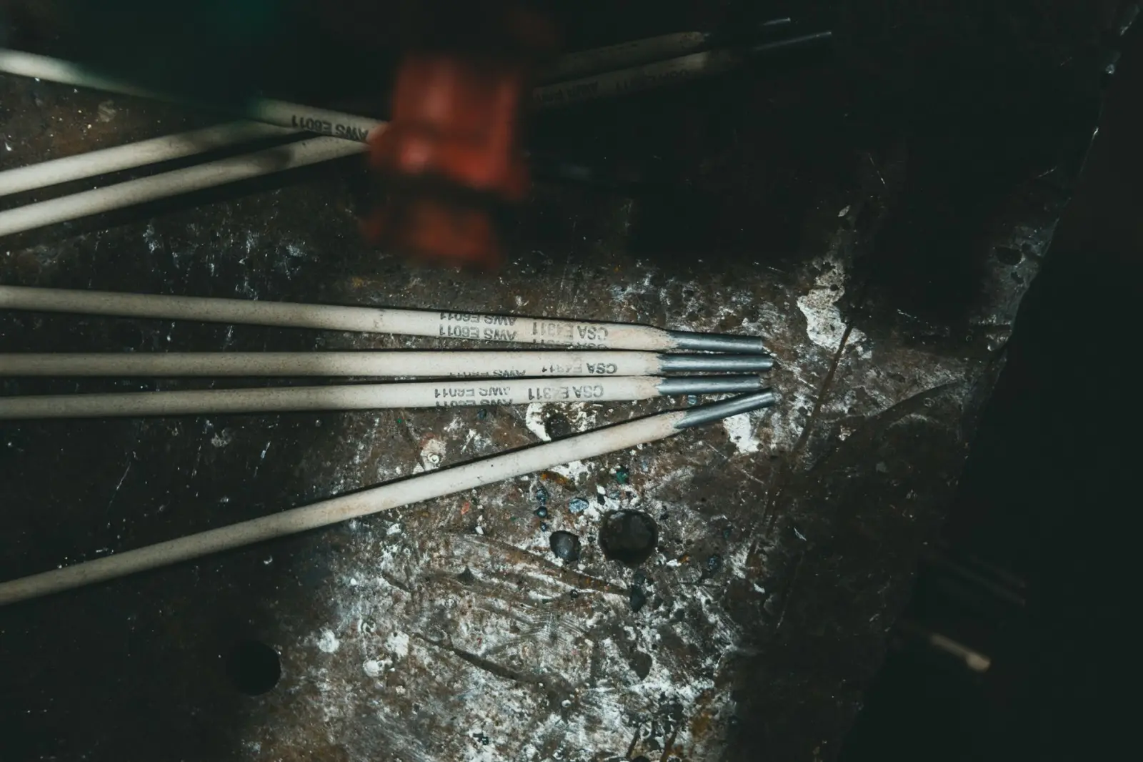 电机启动器与变频器组合控制方案在工业产线中的典型应用